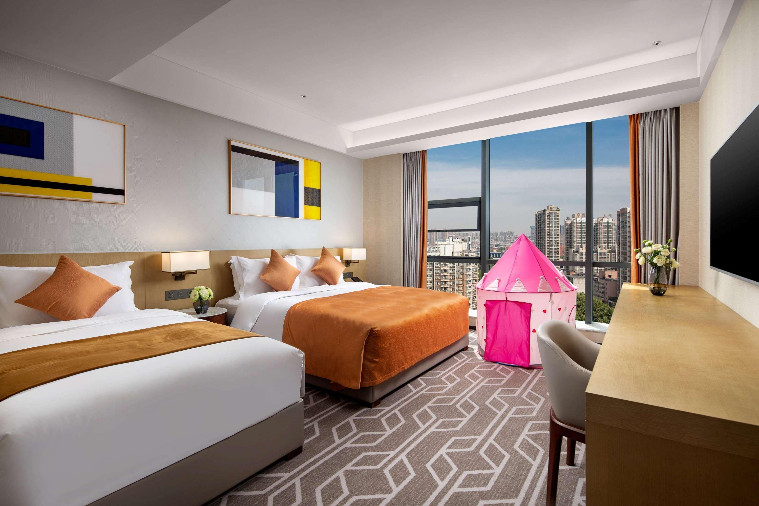 Ramada By Wyndham Luoyang Downtown Hotel Eksteriør billede