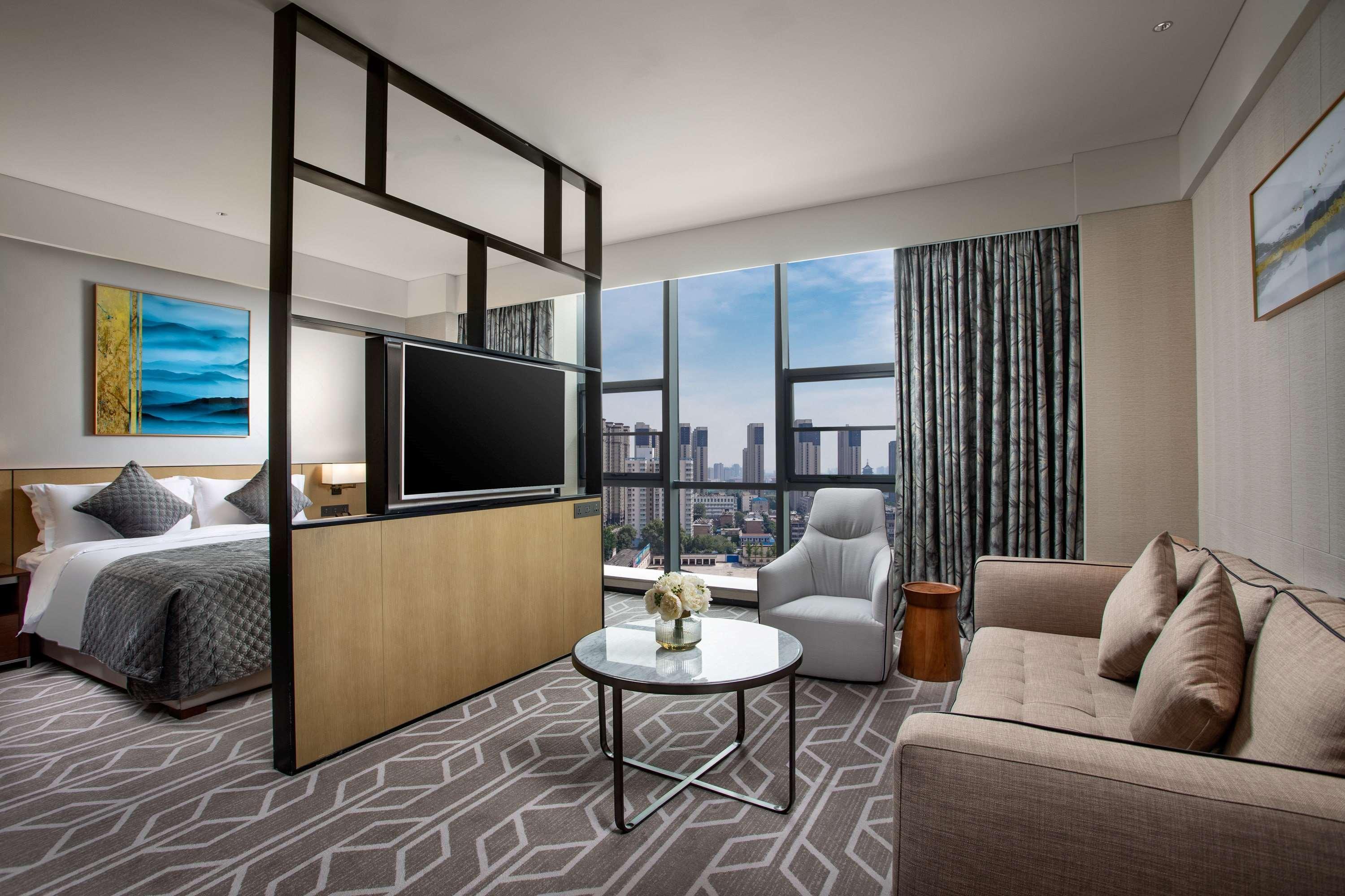 Ramada By Wyndham Luoyang Downtown Hotel Eksteriør billede