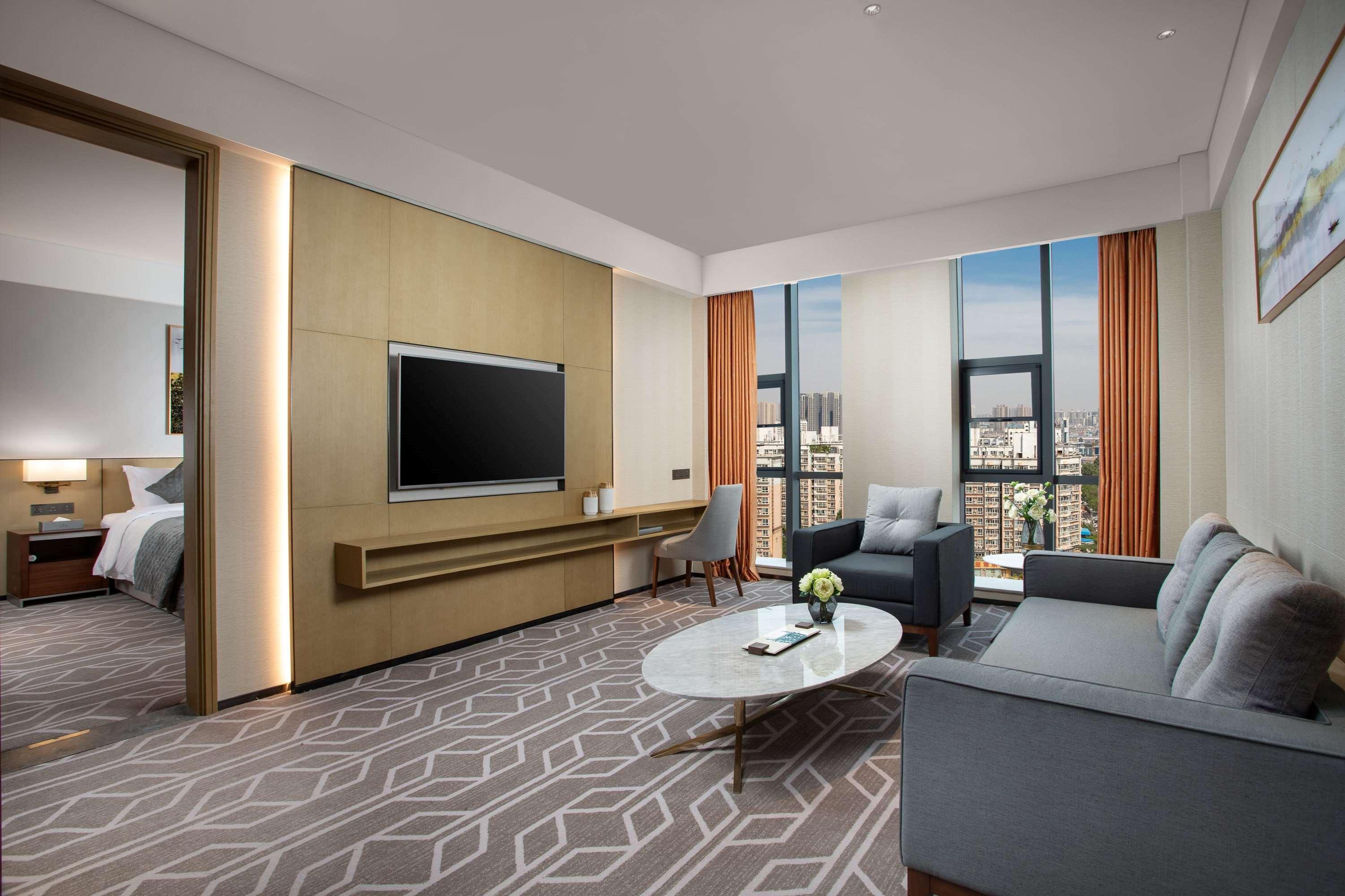 Ramada By Wyndham Luoyang Downtown Hotel Eksteriør billede