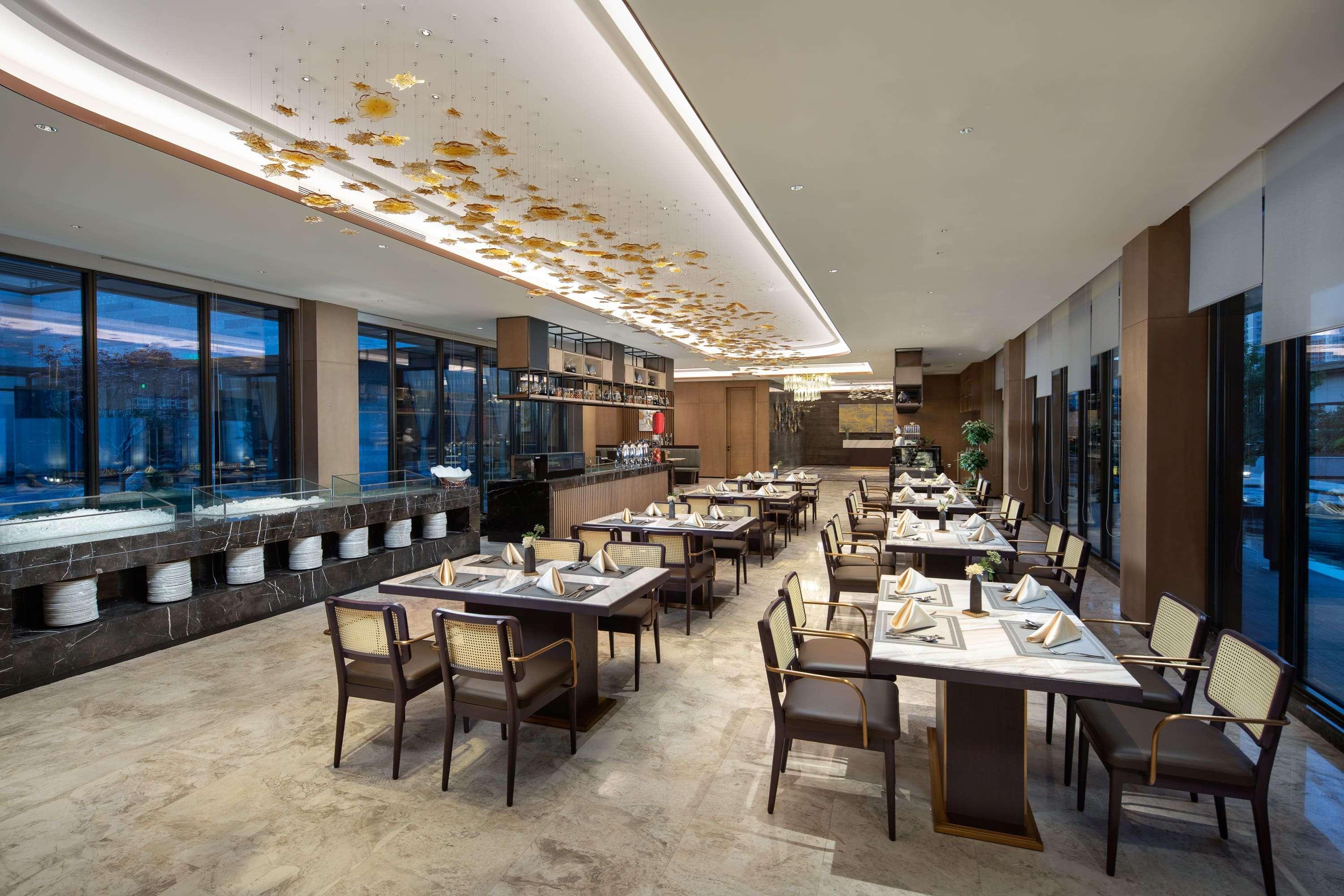 Ramada By Wyndham Luoyang Downtown Hotel Eksteriør billede