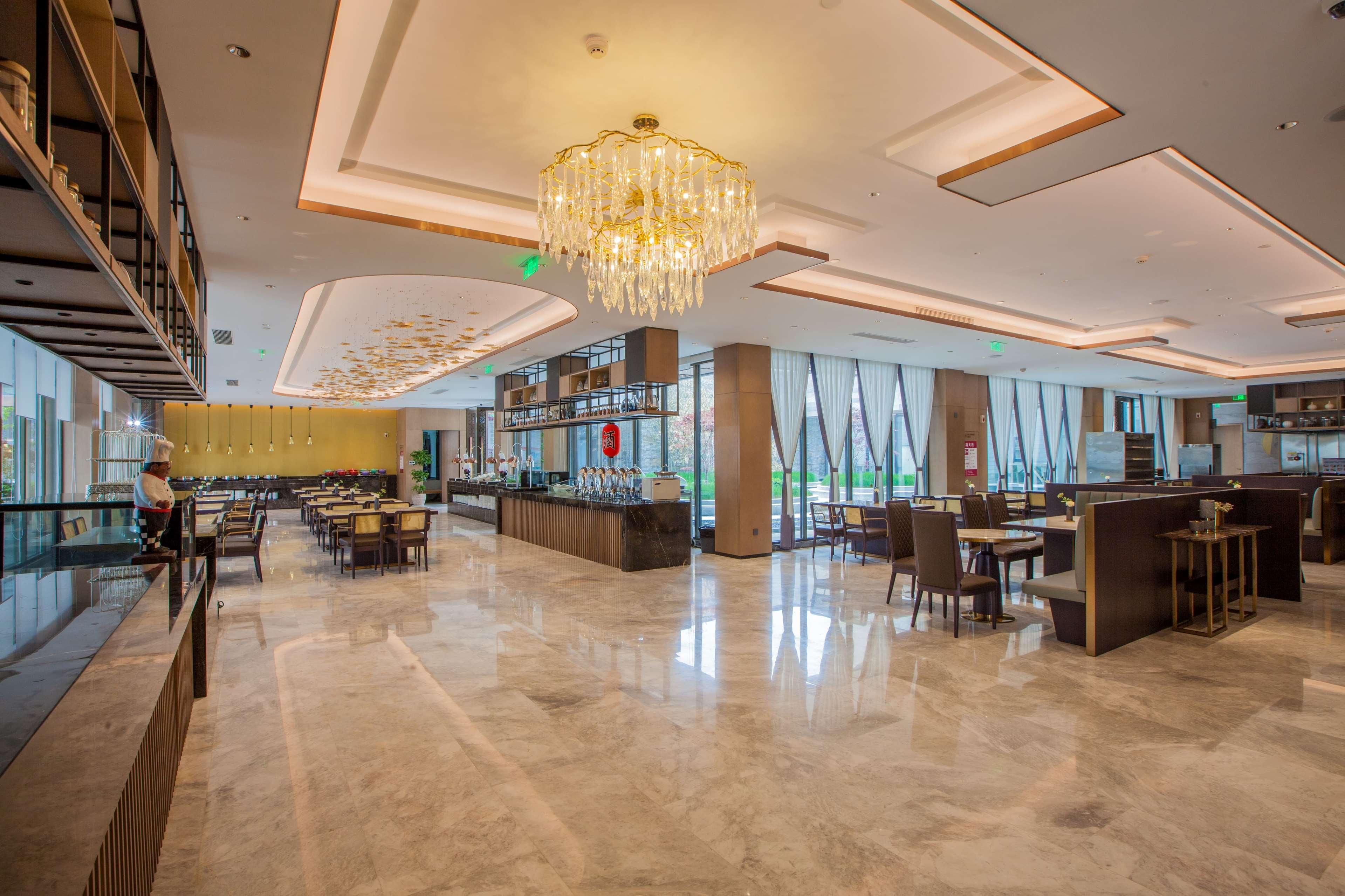 Ramada By Wyndham Luoyang Downtown Hotel Eksteriør billede